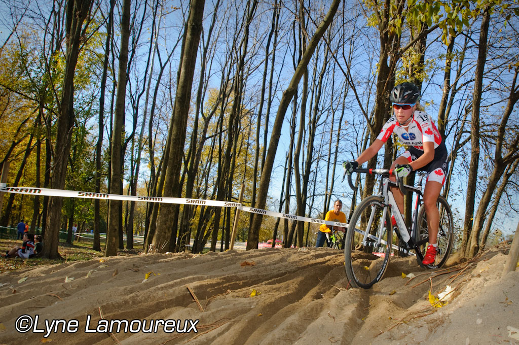 Emily Batty in the downhill shorter sandpit