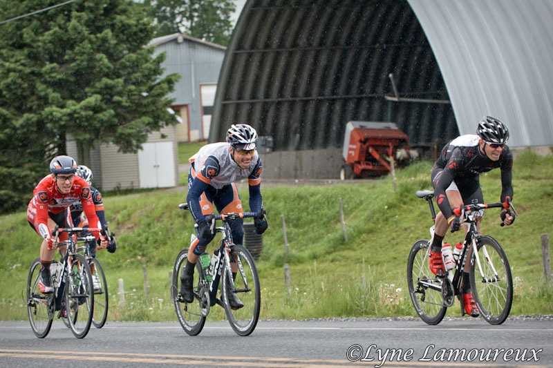 Riders jump from te field to get the remaining sprint points