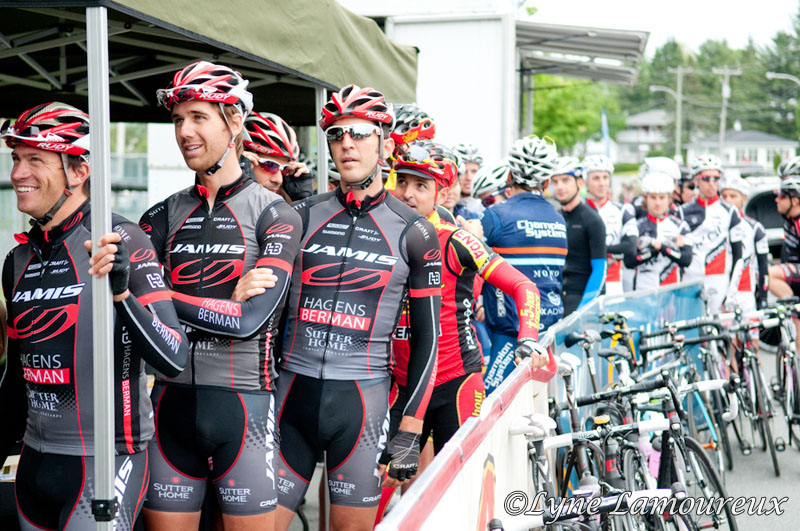 Riders line up to sign in at the start in Lac Etchemin