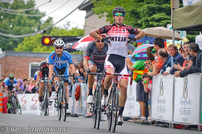 Diego Jimenez (Inteja) wins stage 6 from the break