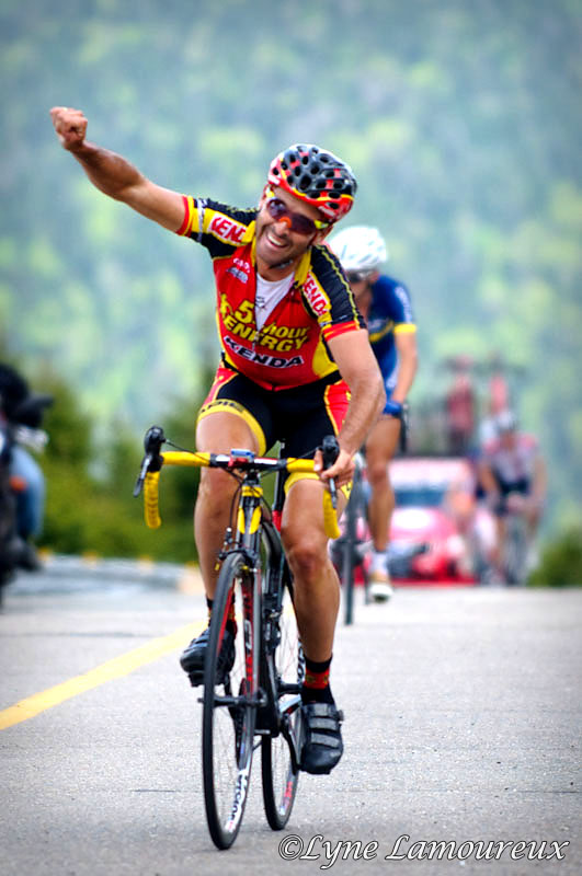 Francisco Mancebo (5-h Energy) celebrates his victory atop Mont