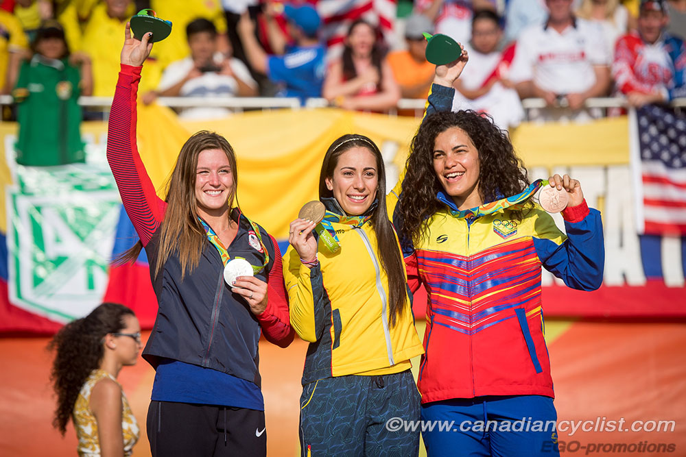 ceremony_women_Post_Pajon_Hernandez