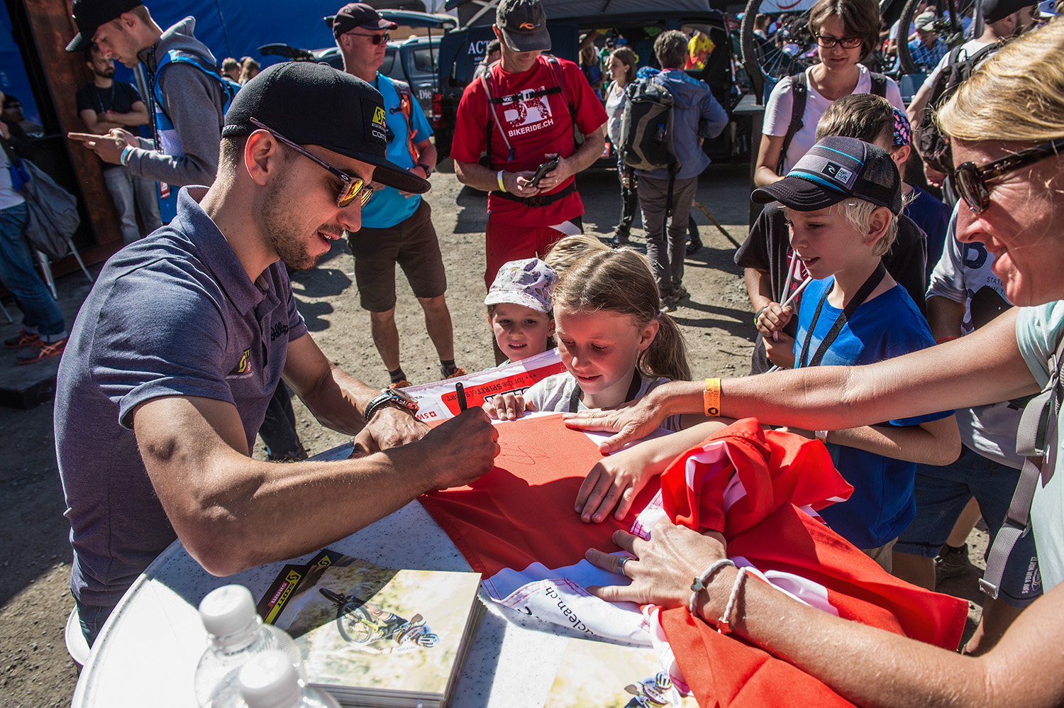 MTB World Champs Nino Schurter autograph session