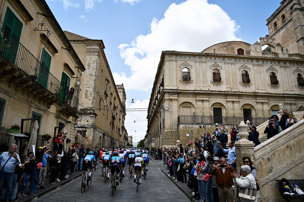 Giro d'Italia 2022 , Stage 4 - Da Avola to Etna/Nicolosi (Rifugio Sapienza)